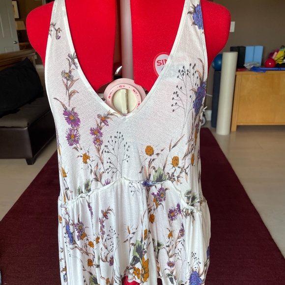 Kimchi Blue Tops - Kimchi Blue floral tank top